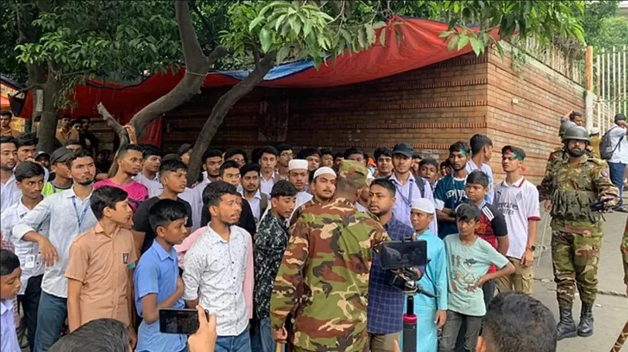 বিপিএলের খেলা না হওয়ায় স্টেডিয়ামে ভাঙচুর